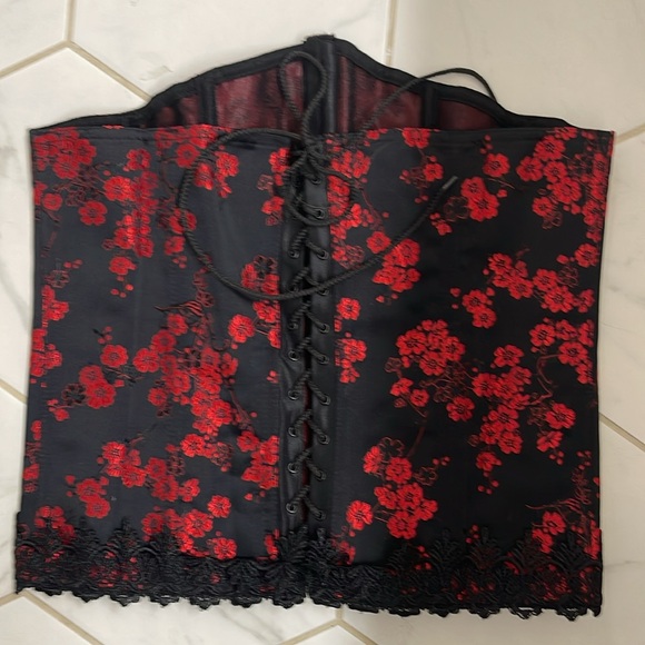 Red and black brocade corset. NWOT - Picture 2 of 6